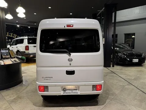 Nissan Clipper Van