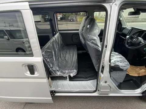 Nissan Clipper Van