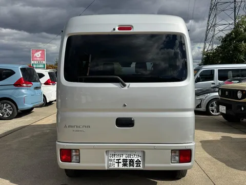 Mitsubishi Minicab Van