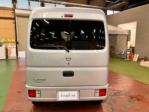 Nissan Clipper Van