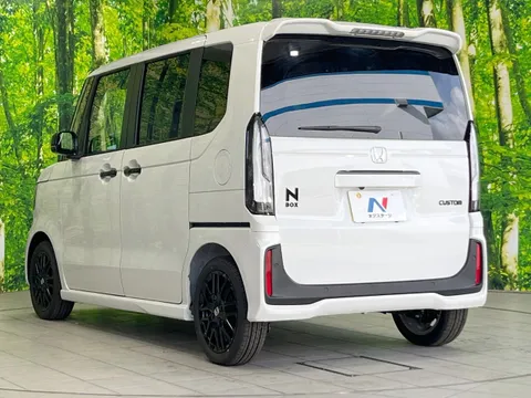 Honda N-BOX Custom