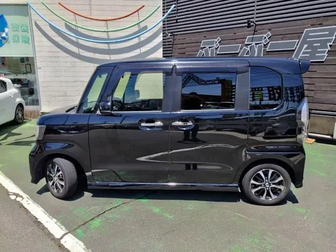 Honda N-BOX Custom
