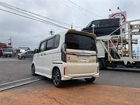 Honda N-BOX Custom