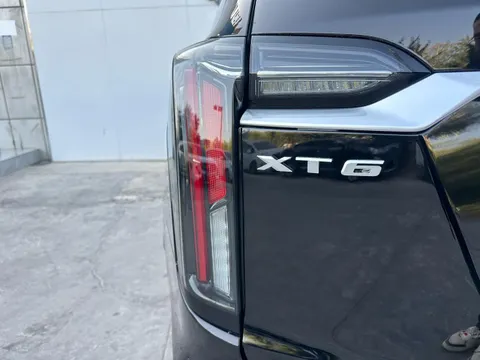 Cadillac XT6
