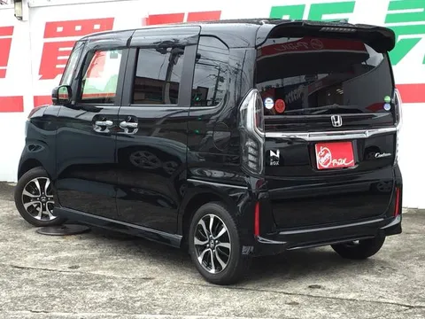 Honda N-BOX Custom