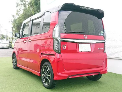 Honda N-BOX Custom