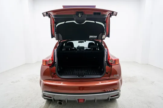 Infiniti ESQ