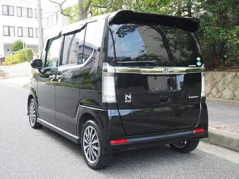 Honda N-BOX Custom