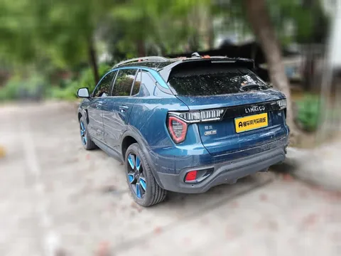 Lynk & Co 01