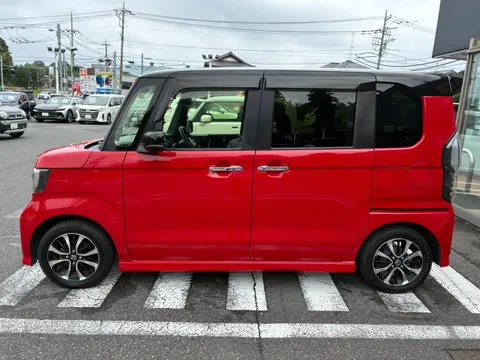 Honda N-BOX Custom