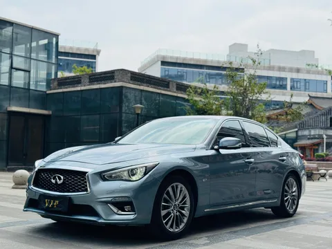 Infiniti Q50L