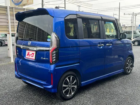 Honda N-BOX Custom