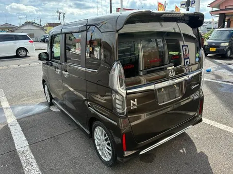 Honda N-BOX Custom