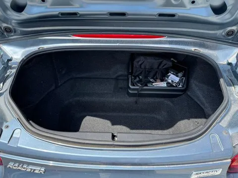 Mazda MX-5 (Roadster)