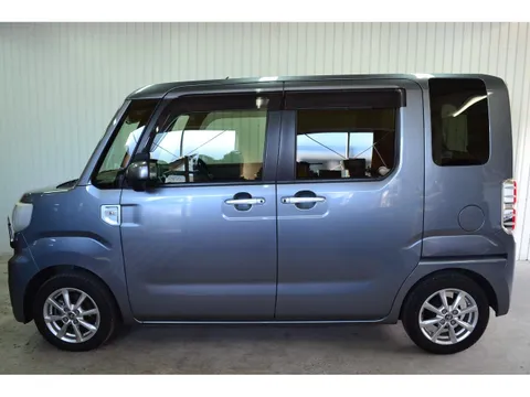 Toyota Pixis Mega