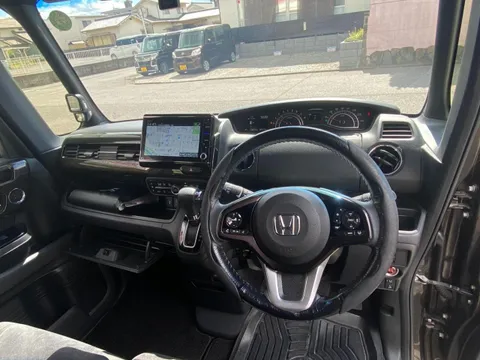 Honda N-BOX Custom