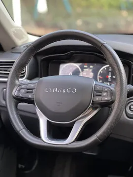 Lynk & Co 02