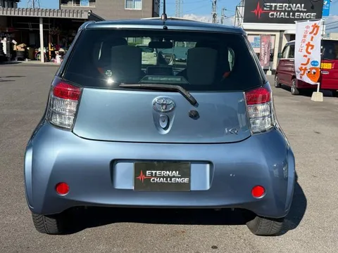 Toyota iQ
