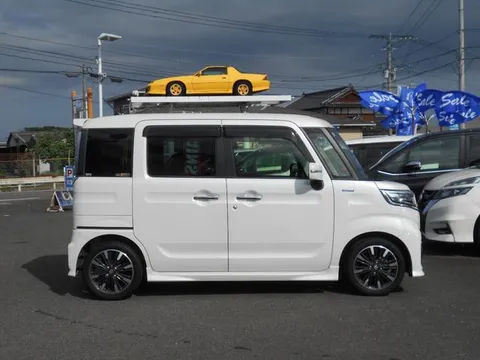 Suzuki Spacia Custom