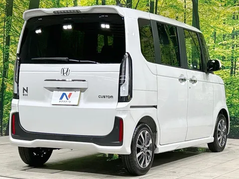 Honda N-BOX Custom