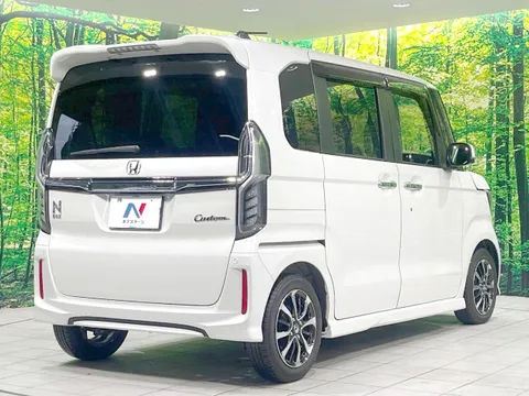 Honda N-BOX Custom