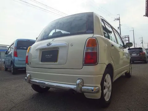 Daihatsu Mira Gino