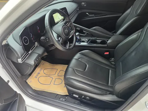 Hyundai Elantra (Avante)