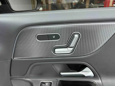 Mercedes-Benz Mercedes-Benz GLB