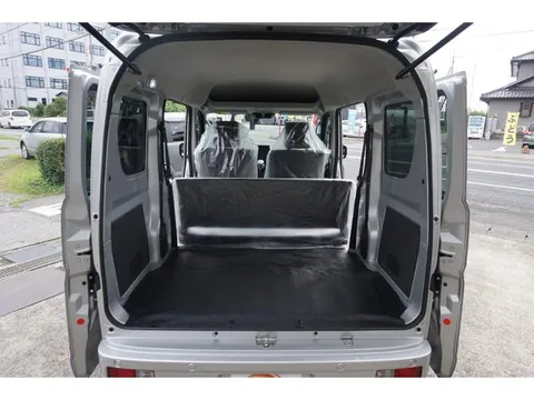 Nissan Clipper Van