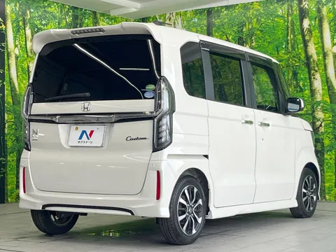 Honda N-BOX Custom