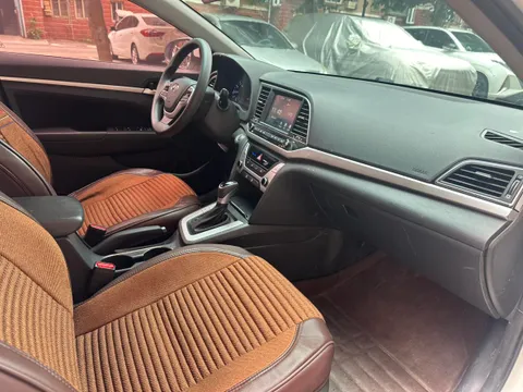 Hyundai Elantra (Avante)