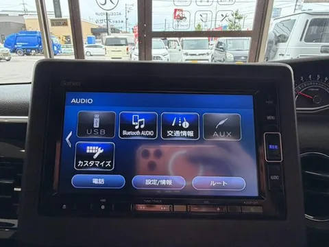 Honda N-BOX Custom