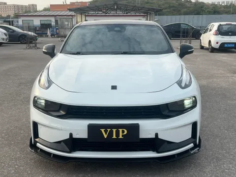 Lynk & Co 03