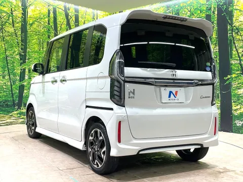Honda N-BOX Custom