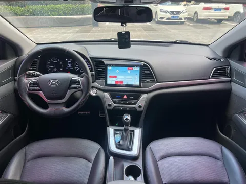 Hyundai Elantra (Avante)