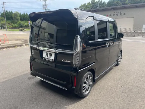 Honda N-BOX Custom
