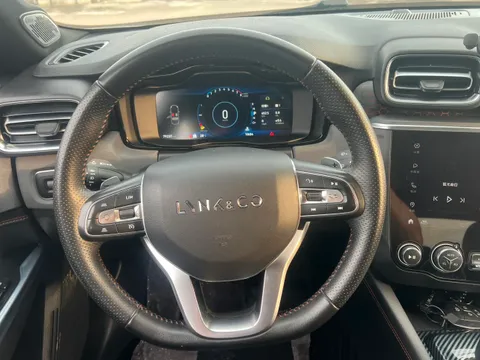 Lynk & Co 03