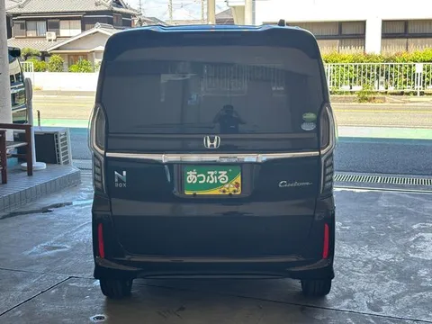 Honda N-BOX Custom