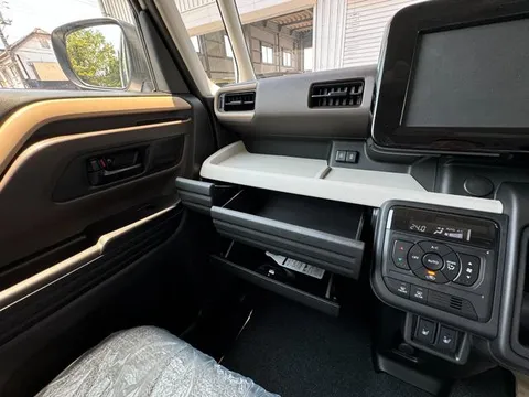 Suzuki Spacia