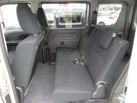 Nissan Clipper Van