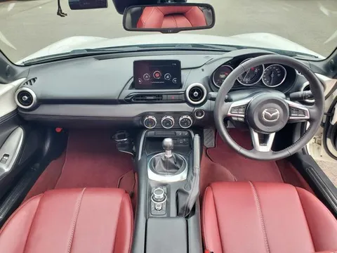 Mazda MX-5 (Roadster)