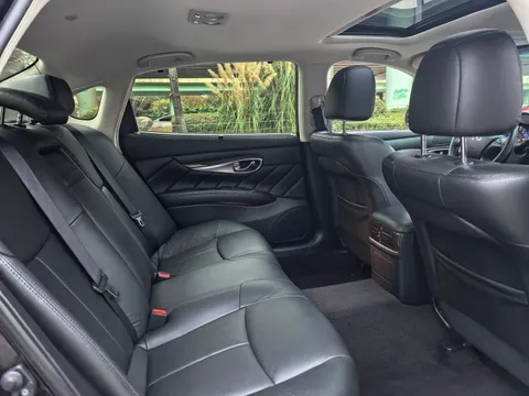 Infiniti Q70