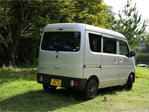Mitsubishi Minicab Van