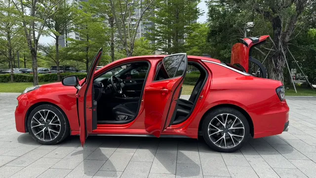 Lynk & Co 03