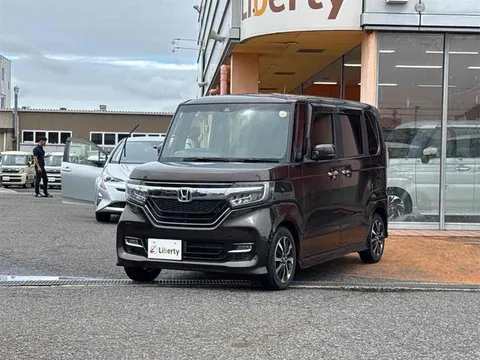 Honda N-BOX Custom