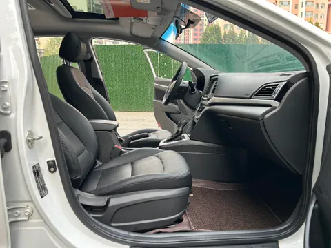 Hyundai Elantra (Avante)