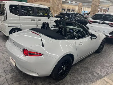 Mazda MX-5 (Roadster)