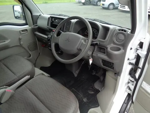 Mitsubishi Minicab Van