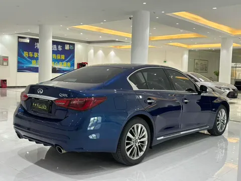 Infiniti Q50L