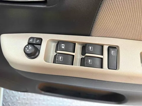 Daihatsu Mira Tocot